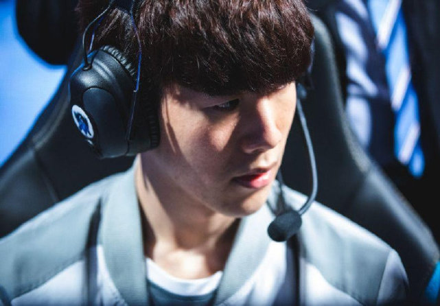 他通过刻苦 他通过刻苦